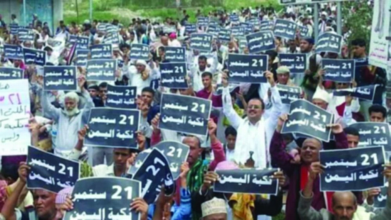 متظاهرون في تعز يرفعون شعار نكبة اليمن بعد صلاة الجمعة
(تويتر)