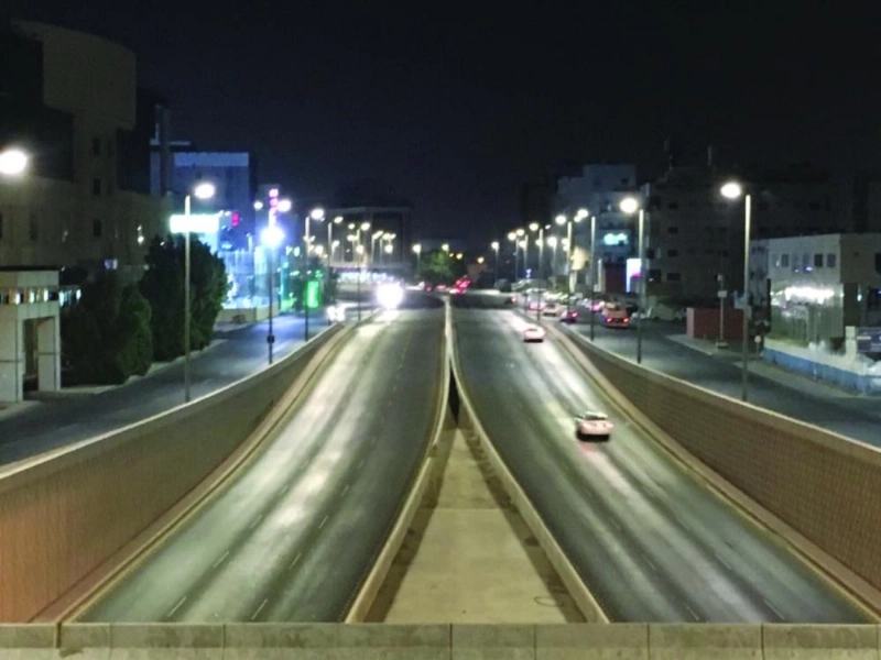 مصابيح الإضاءة بأحد شوارع جدة (مكة)
