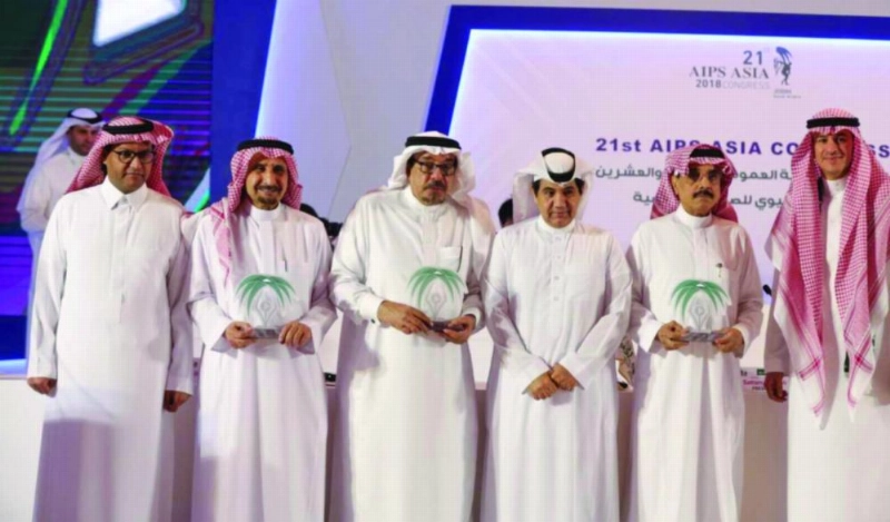الإعلاميون عقب تكريمهم (مكة)