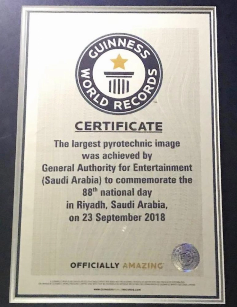 شهادة جينيس عن أكبر لوحة مضيئة في العيد الوطني