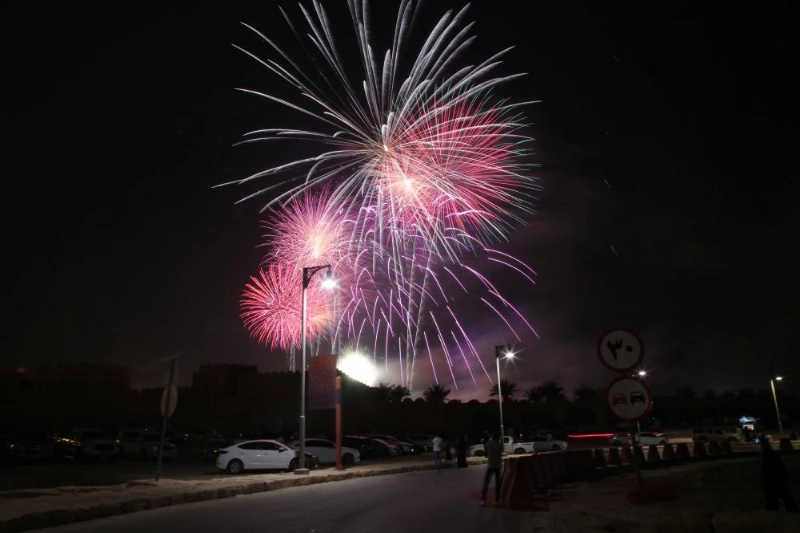 عروض الالعاب النارية في حي البجيري بالرياض (زياد الرزيزاء)