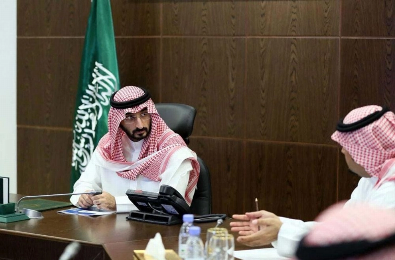 عبدالله بن بندر مترئسا الاجتماع (واس)