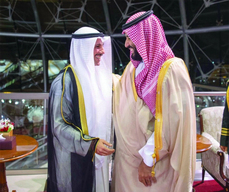 ولي العهد لدى وصوله إلى الكويت أمس