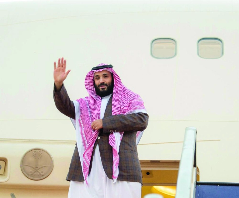 الأمير محمد بن سلمان لدى مغادرته خميس مشيط أمس (واس)