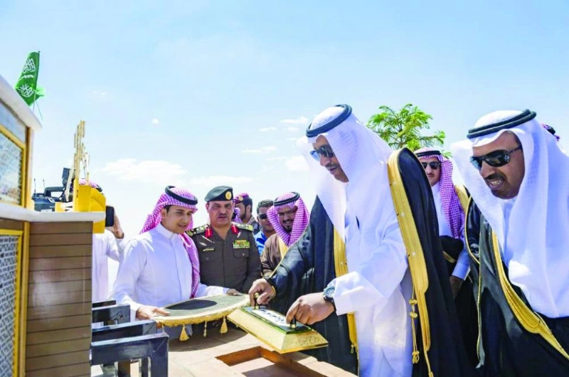 حسام بن سعود يضع حجر الأساس (واس)