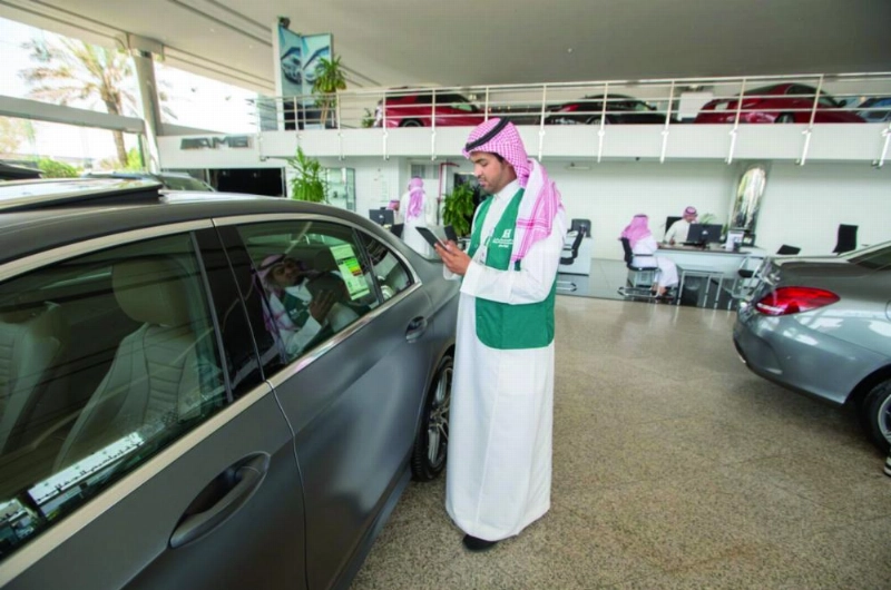 ممثل التجارة أثناء الجولة (وزارة التجارة)