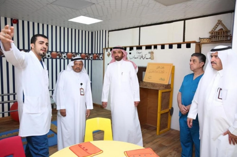 أحمد الراجحي خلال جولته بالأحساء (مكة)