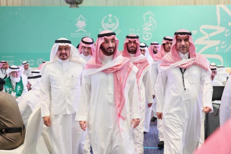 عبدالله بن بندر حاضرا في النقاشات