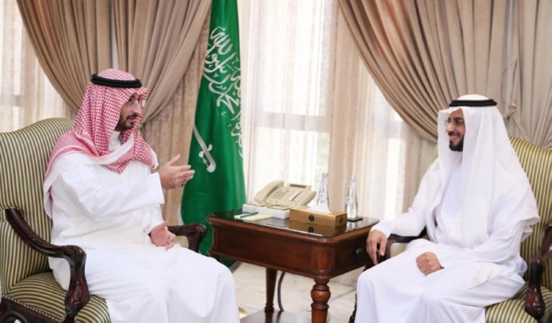 عبدالله بن بندر ملتقيا صالح الرشيد (واس)