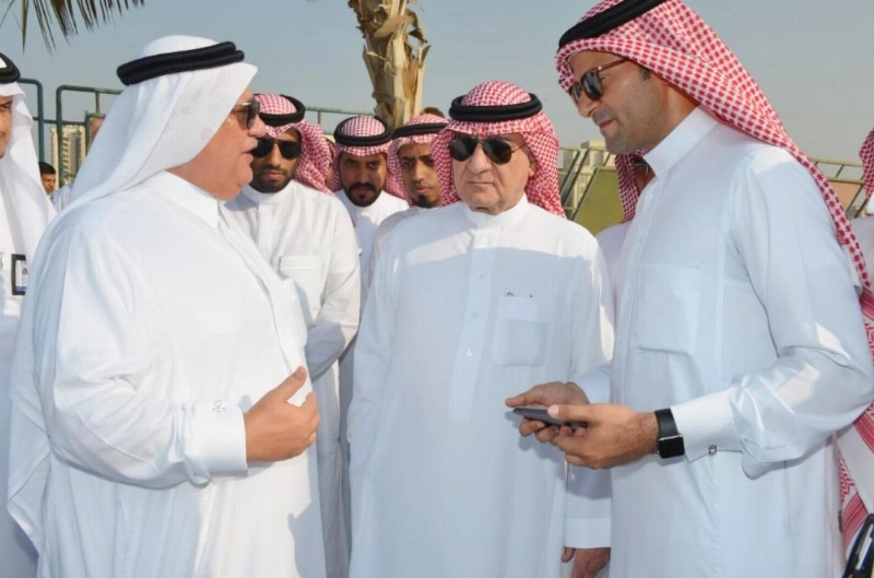 صالح التركي خلال التدشين أمس (واس)