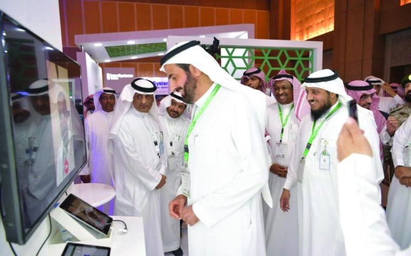توفيق الربيعة خلال افتتاحه معرض الصحة الرقمية الدولي (واس)