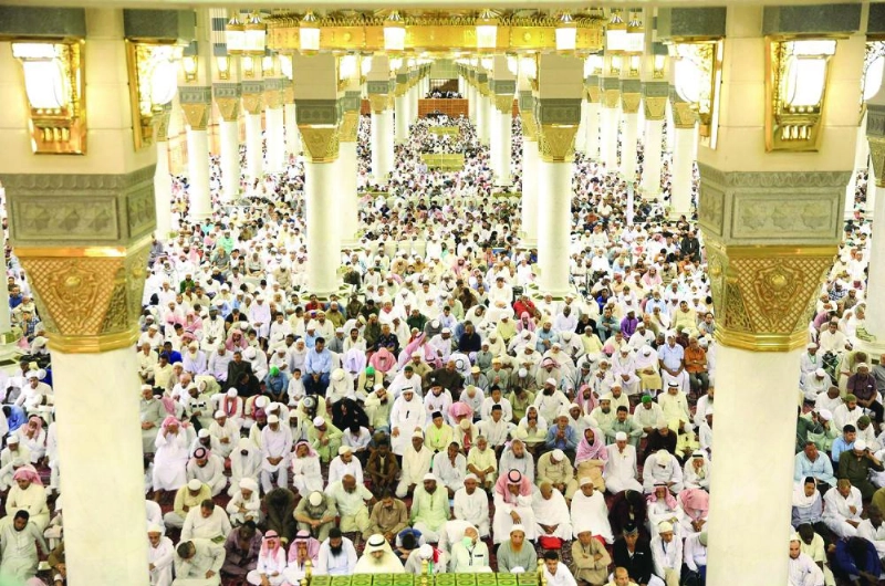 من صلاة الجمعة في المسجد الحرام (واس)