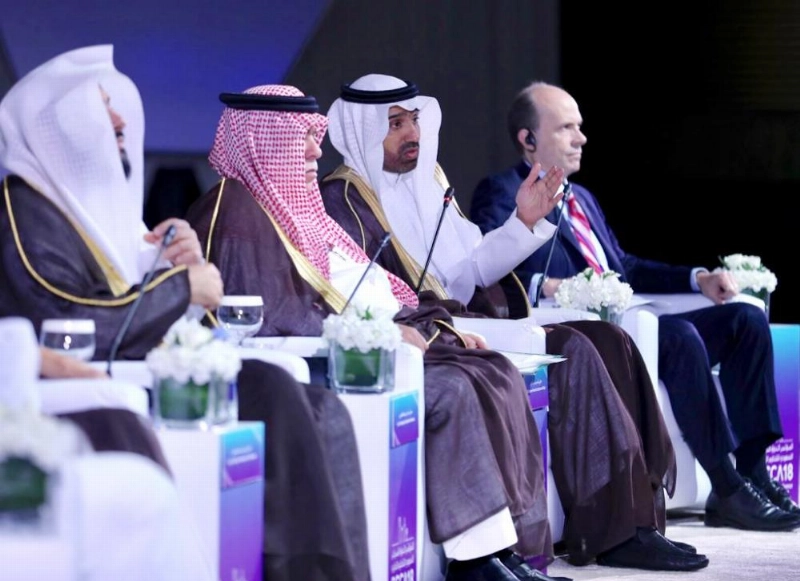 الراجحي خلال مشاركته في المؤتمر (وزارة العمل)