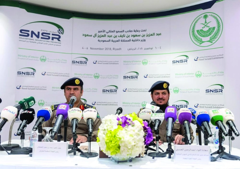 عبدالرحمن الحسيني خلال المؤتمر الخاص بالمعرض (مكة)