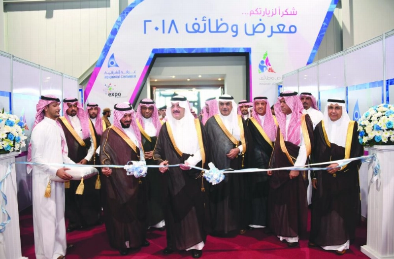 سعود بن نايف يقص شريط المعرض أمس (مكة)