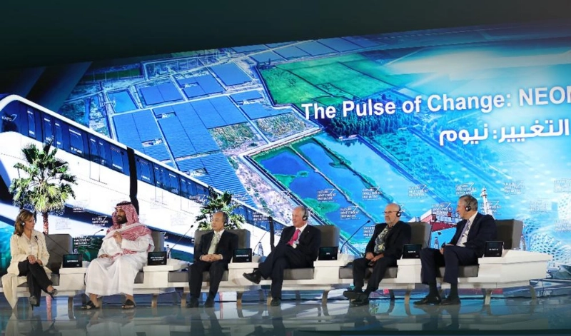 الأمير محمد بن سلمان خلال إعلانه عن نيوم في مبادرة الاستثمار الماضية (صندوق الاستثمارات)