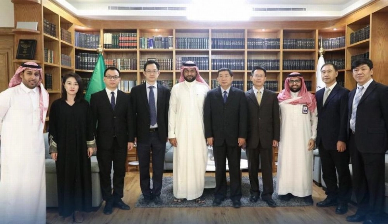 الوفد الصيني أثناء اللقاء (واس)