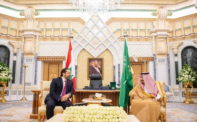 الملك سلمان خلال لقائه رئيس وزراء لبنان