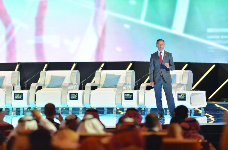 الرئيس التنفيذي لمشروع البحر الأحمر متحدثا بالمنتدى