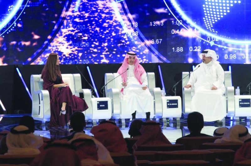 الجدعان وآل خليفة خلال الجلسة (واس)