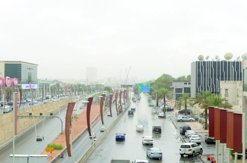 من الأمطار التي هطلت على الرياض (واس)