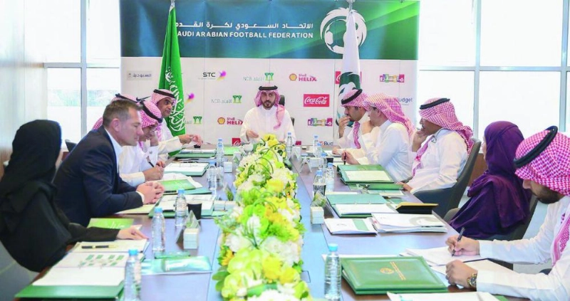 اجتماع الاتحاد السعودي لكرة القدم أمس في الرياض (مكة)