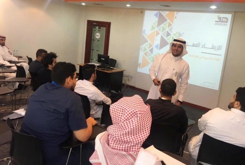 مشاركون في ورش العمل الخاصة بطب الأسنان (هدف)