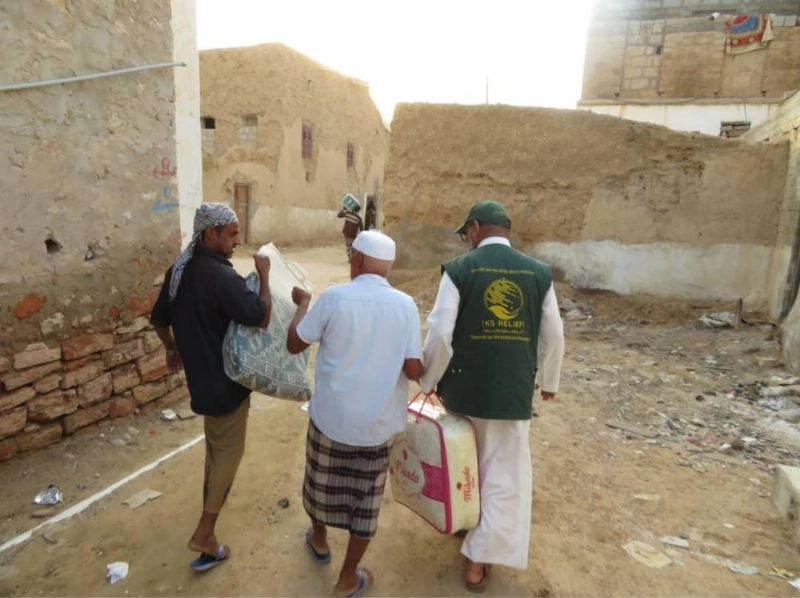 مركز الملك سلمان يوزع مساعدات
على المستفيدين باليمن (واس)