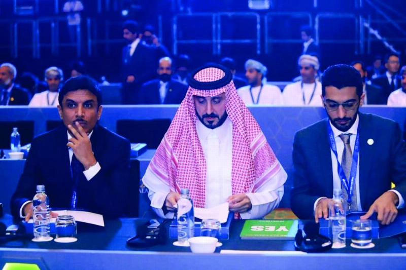 قصي الفواز خلال مشاركته في الاجتماع (مكة)