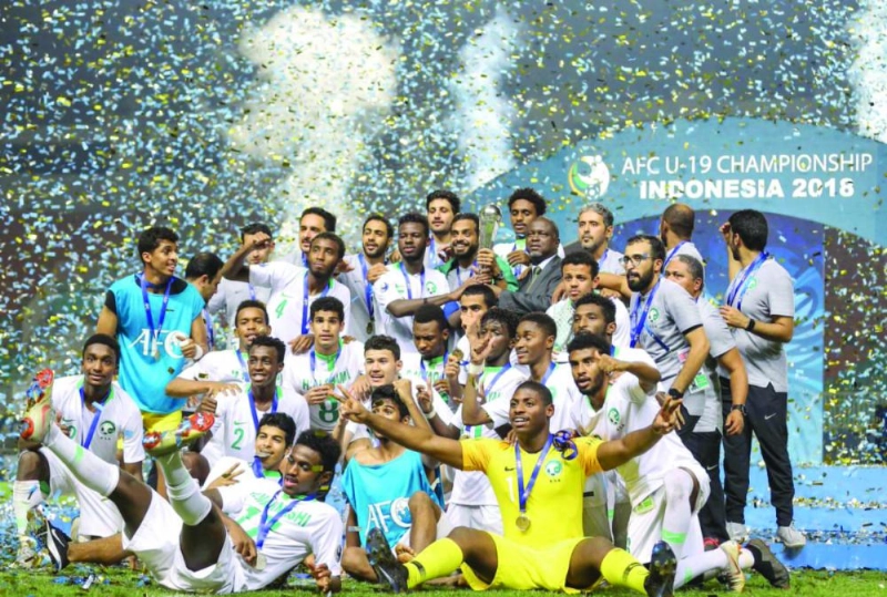 فرحة لاعبي ومسؤولي الأحضر الشاب باللقب الآسيوي