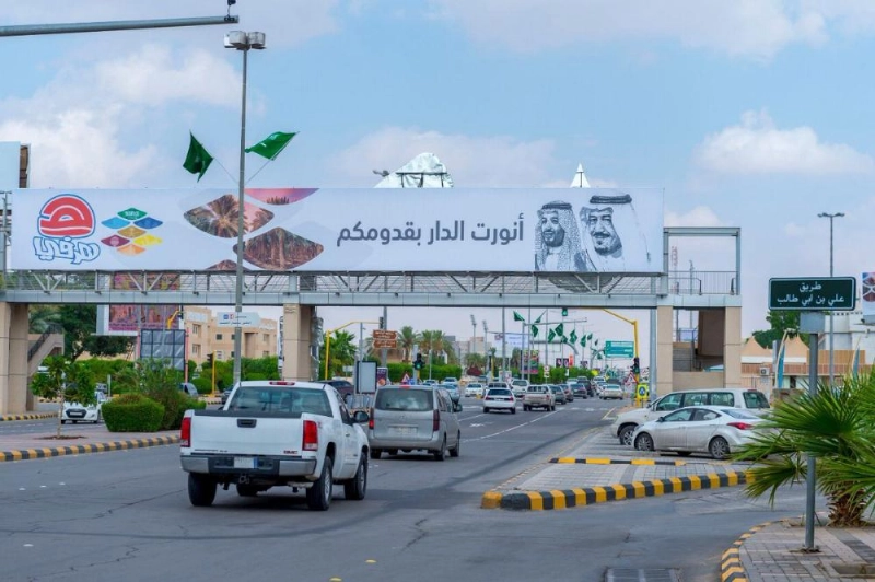 لوحات ترحيبية بزيارة الملك سلمان للقصيم (مكة)