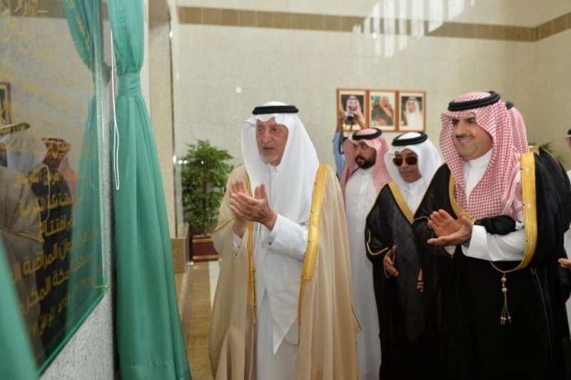 خالد الفيصل عقب افتتاح فرع ديوان المراقبة بجدة (تويتر)