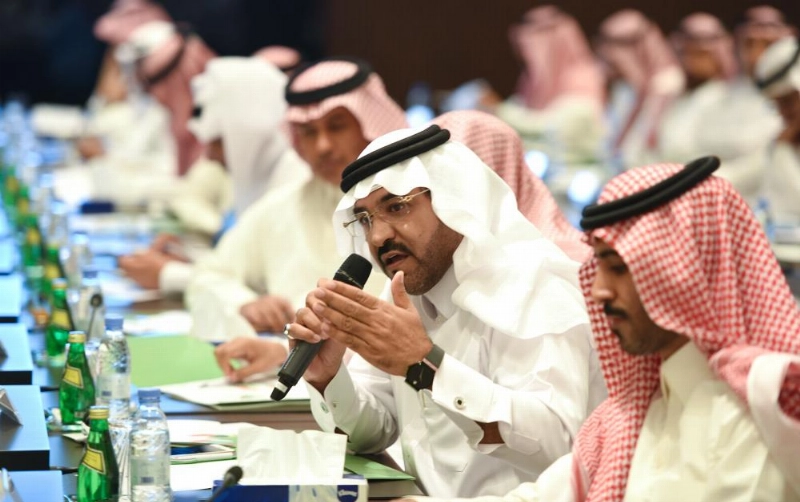 عدد من المشاركين في لقاء الحوار الوطني (مكة)