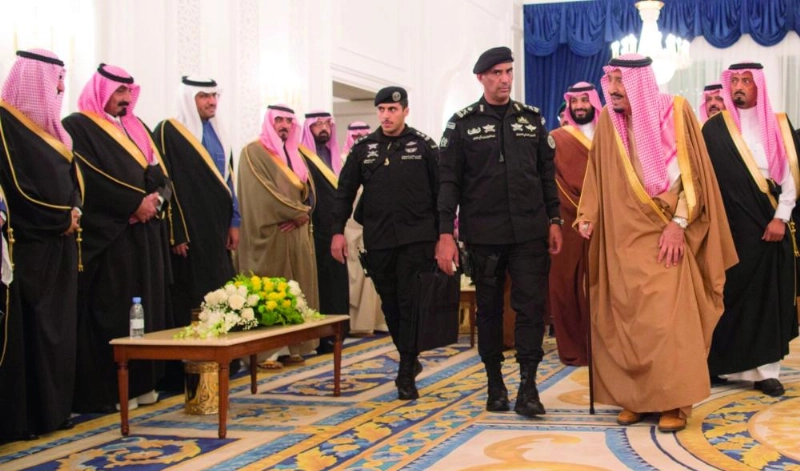 الملك سلمان لدى وصوله حائل أمس الأول (واس)