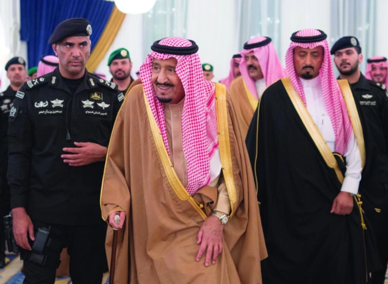 الملك سلمان لدى وصوله حائل أمس الأول (واس)