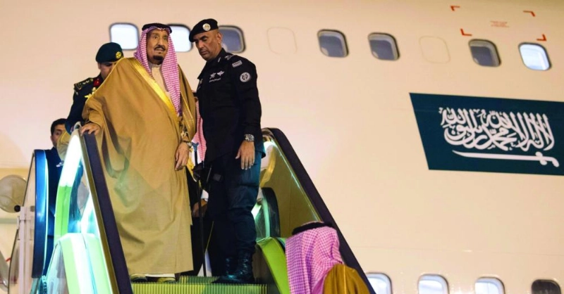الملك سلمان لدى وصوله حائل أمس الأول (واس)