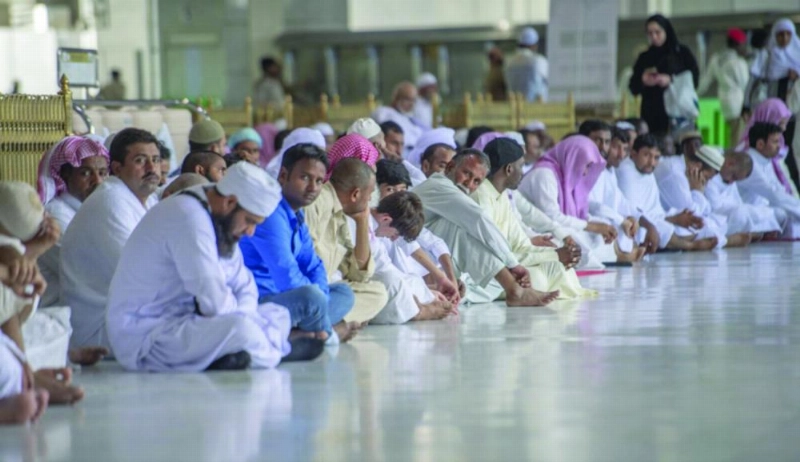 من صلاة الجمعة بالمسجد الحرام (واس)