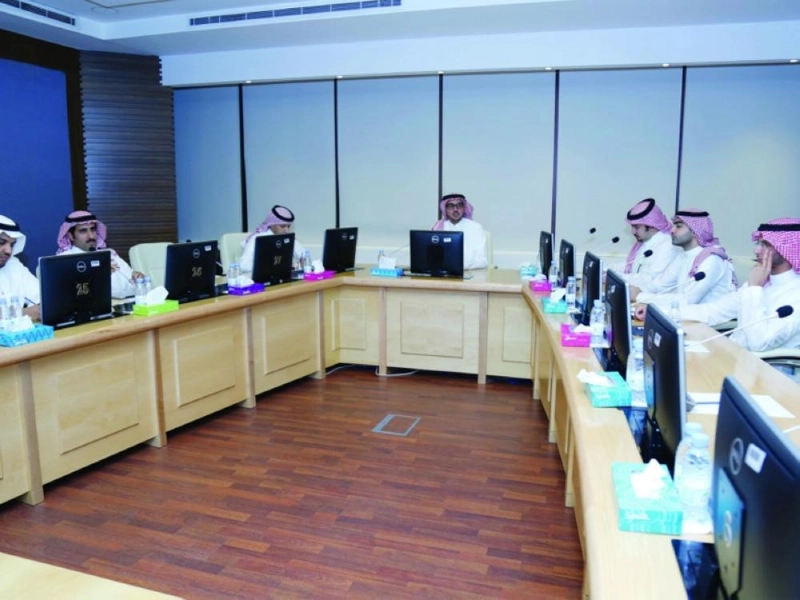 جانب من اجتماع اللجنة (غرفة الرياض)
