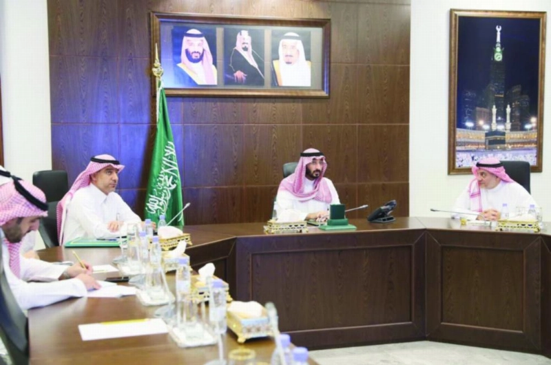 عبدالله بن بندر خلال ترؤسه الاجتماع (واس)