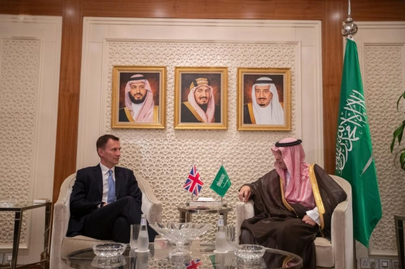 الجبير خلال استقباله جيرمي هانت (واس)