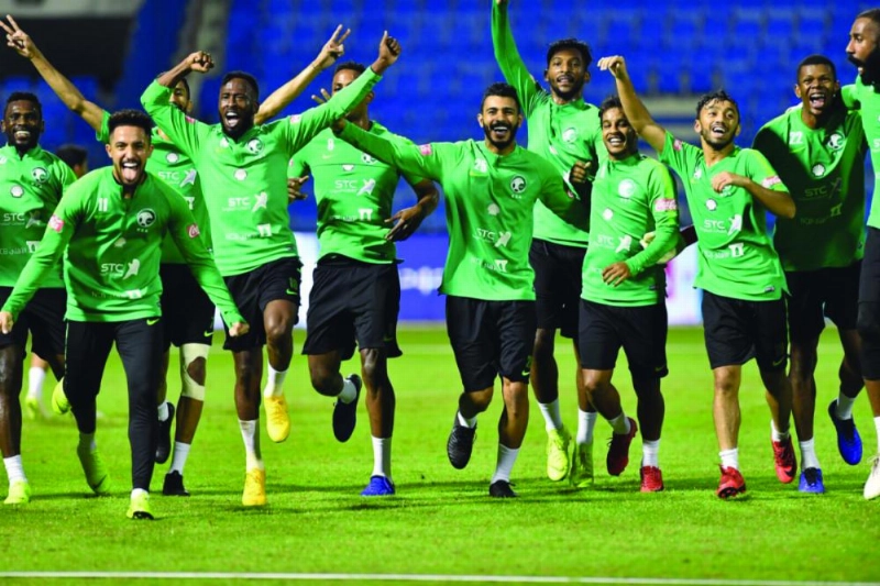 لاعبو المنتخب السعودي عقب حصة تدريبية (مكة)