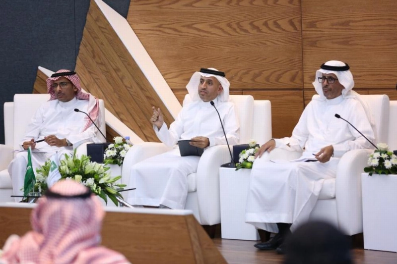 المتحدثون في اللقاء (غرفة الرياض)