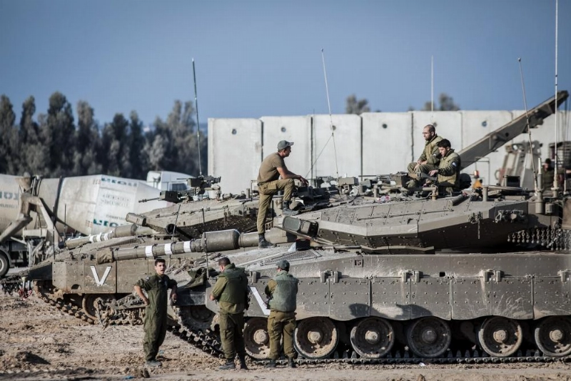 مداهمات إسرائيلية للفلسطينيين في غزة (د ب أ)