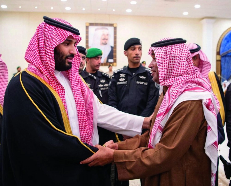 ولي العهد مصافحا أسر الشهداء في تبوك