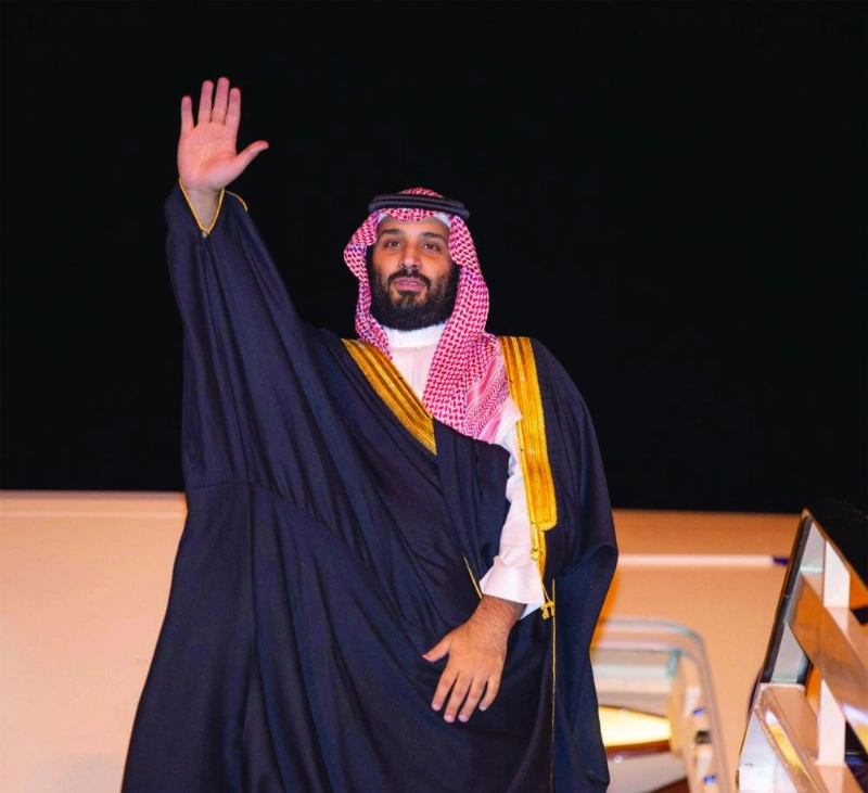 الأمير محمد بن سلمان لدى لقائه عددا من أسر شهداء الواجب في تبوك