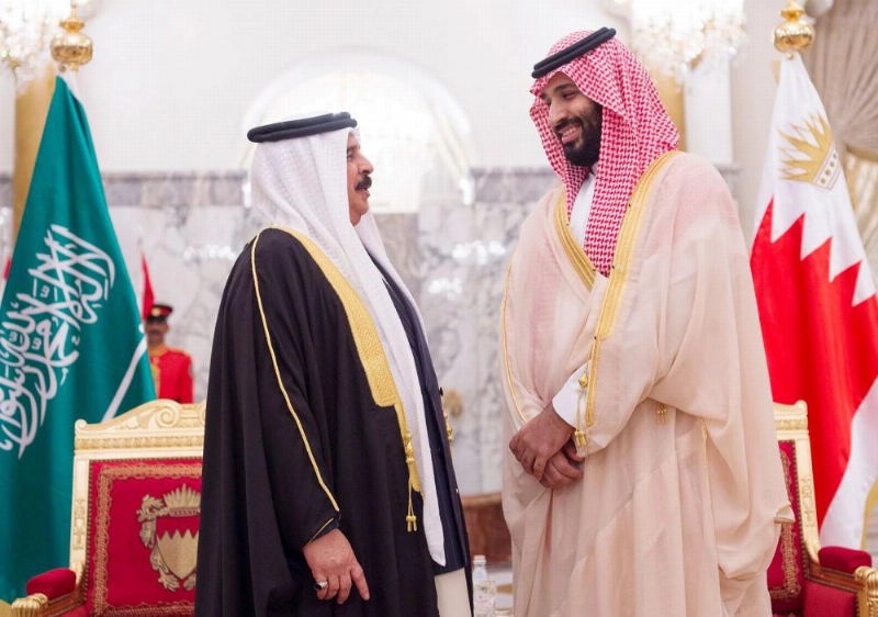ولي العهد وملك البحرين خلال اللقاء