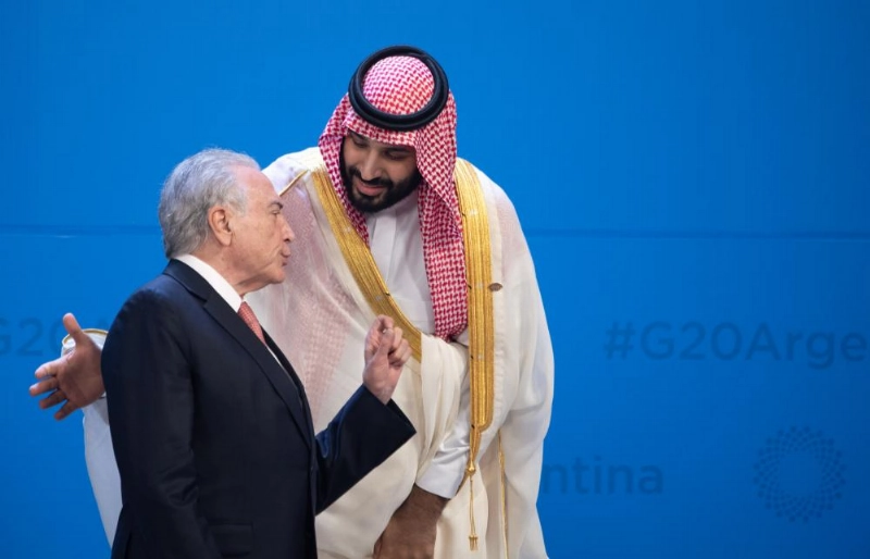 30 November 2018, Argentina, Buenos Aires: Saudi Arabia's Crown Prince Mohammed bin Salman and Brazilia President Michel Temer (L) attend a family photo opportunity at G20 leaders summit. Photo: Ralf Hirschberger/dpa