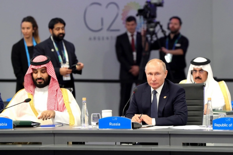 HANDOUT - 30 November 2018, Argentina, Buenos Aires: Russian President Vladmir Putin (R) and Saudi Arabia's Crown Prince Mohammed bin Salman attend a plenary session at the G20 leaders summit. Photo: -/Kremlin/dpa - ATTENTION: editorial use only and only if the credit mentioned above is referenced in full