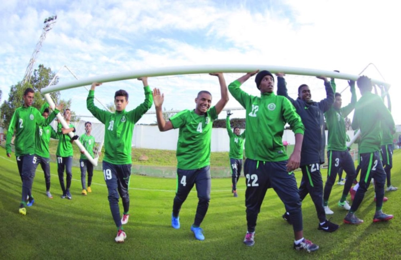 لاعبو المنتخب قبل بدء التدريبات (الاتحاد السعودي)