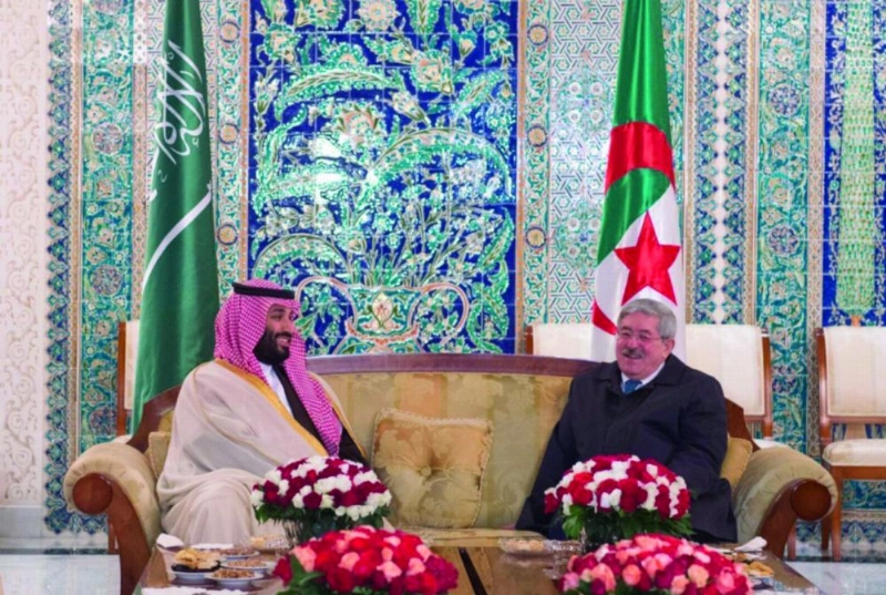 الأمير محمد بن سلمان وأحمد أويحيى في استراحة بالمطار (واس)
